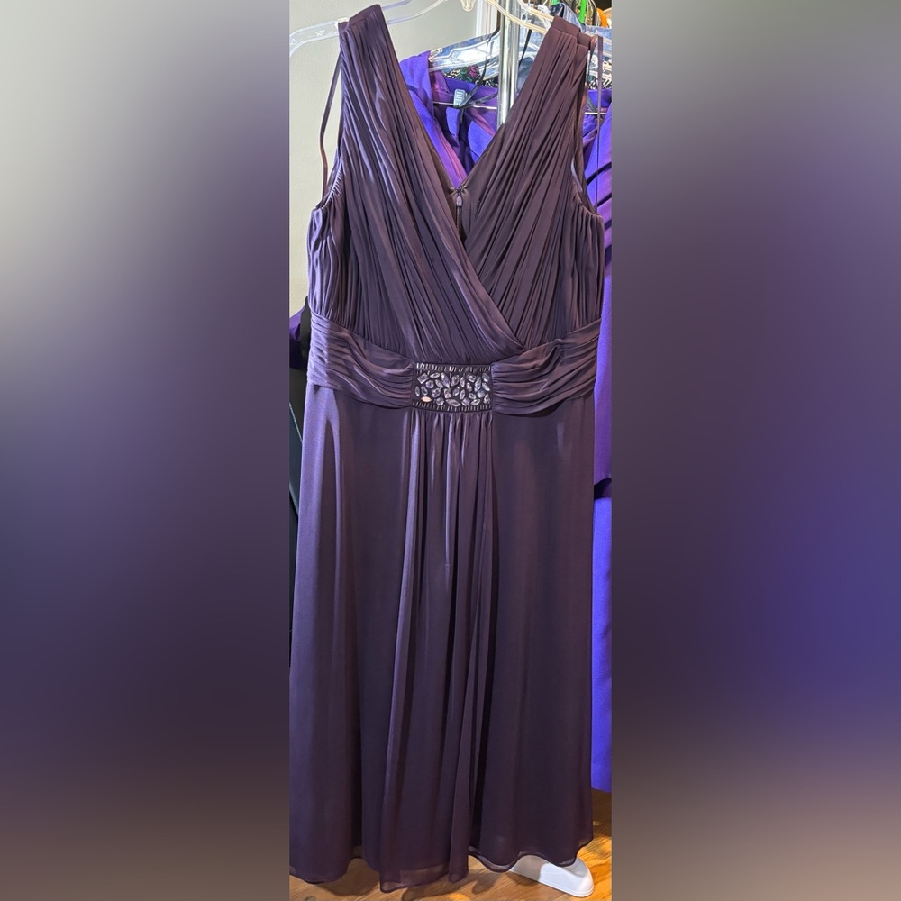 Jessica Howard Elegant Purple Evening Dress, size 18W